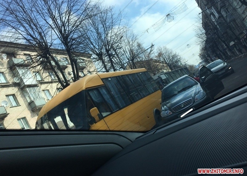 авария в Житомире остановила троллейбусы