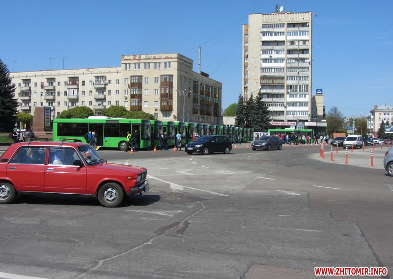 17 зеленых автобусов купил Житомир