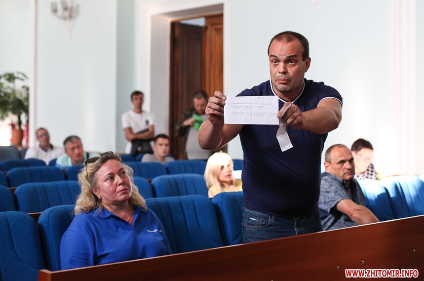Директор Водоканала Андрей Никитин не стал пить воду из под крана