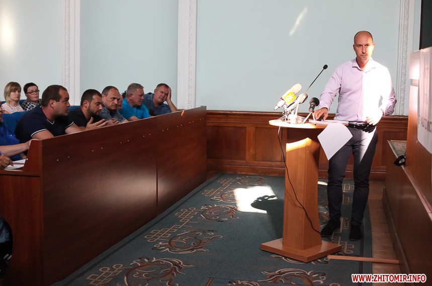 Директор Водоканала Андрей Никитин не стал пить воду из под крана