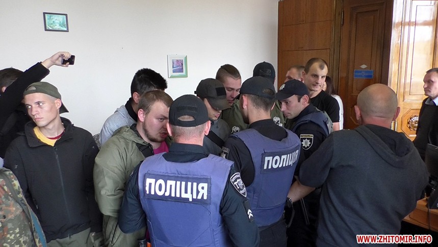 Драка на суде Муравицкого побили адвоката в Житомире