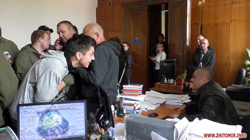 Драка на суде Муравицкого побили адвоката в Житомире