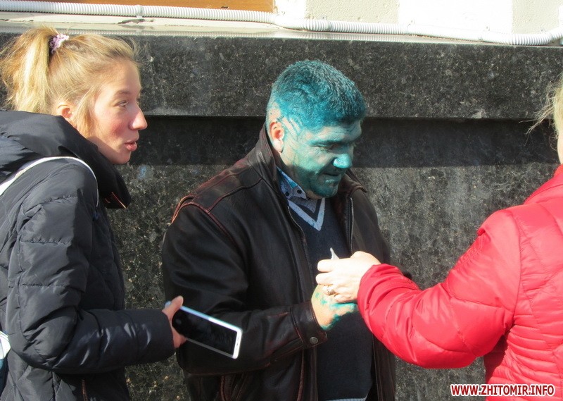 В Житомире облили зеленкой активиста
