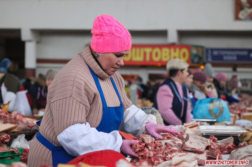 Ціни на мясо овочі фрукти в Житомирі на рику