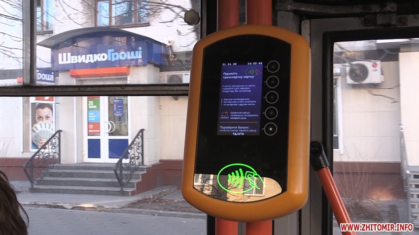 Жетілген әйел камерада мастурбация жасайды Ұйықтау қапшығында құлдық мумиялау