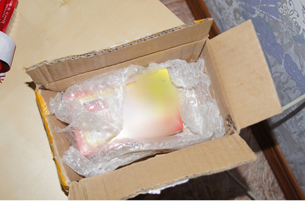 Житомир.info | ​У Житомирі викрили 44-річного стажера поштового відділення,  який забирав цінні речі з посилок, присланих з-за кордону