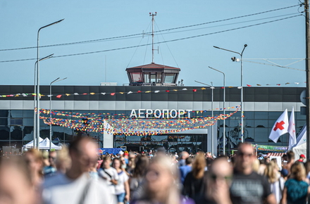 d234c814c8329d2bfd6d559e7dfb9a04 preview w440 h290 - В аеропорту «Житомир» митники оформили 11 літаків з п’яти країн, які прибули на Korolov Avia Fest