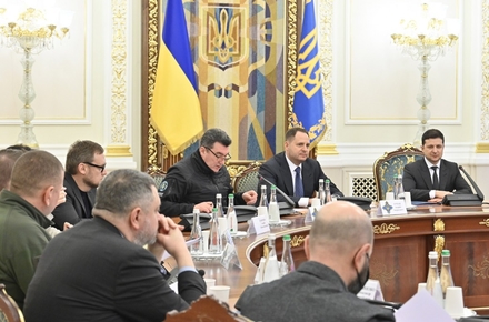 На засіданні РНБО вирішили запровадити в Україні надзвичайний стан на 30 днів, рішення має затвердити Верховна рада