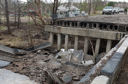 На півночі Житомирської області замість зруйнованих окупантами мостів зробили три тимчасові переправи