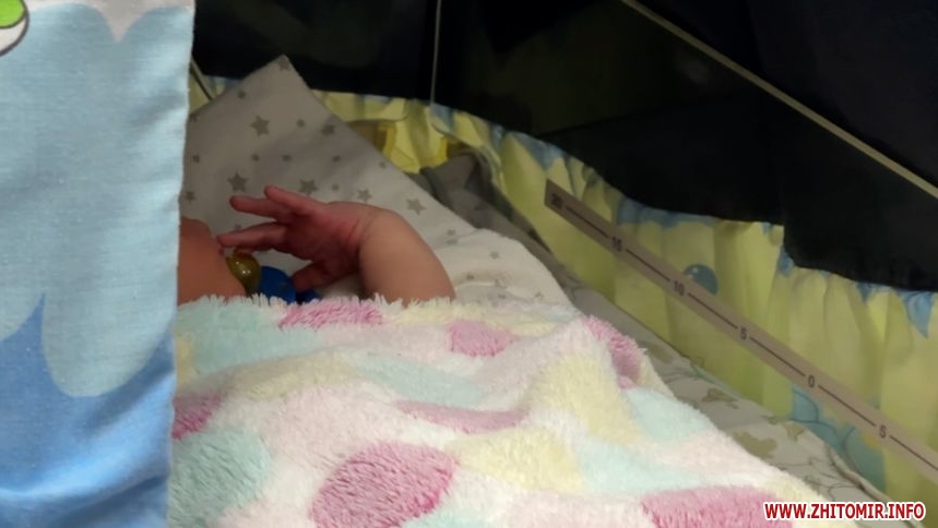 Житомир.info | Народила і покинула біля смітника: в якому стані немовля,  яке знайшли на Крошні у Житомирі