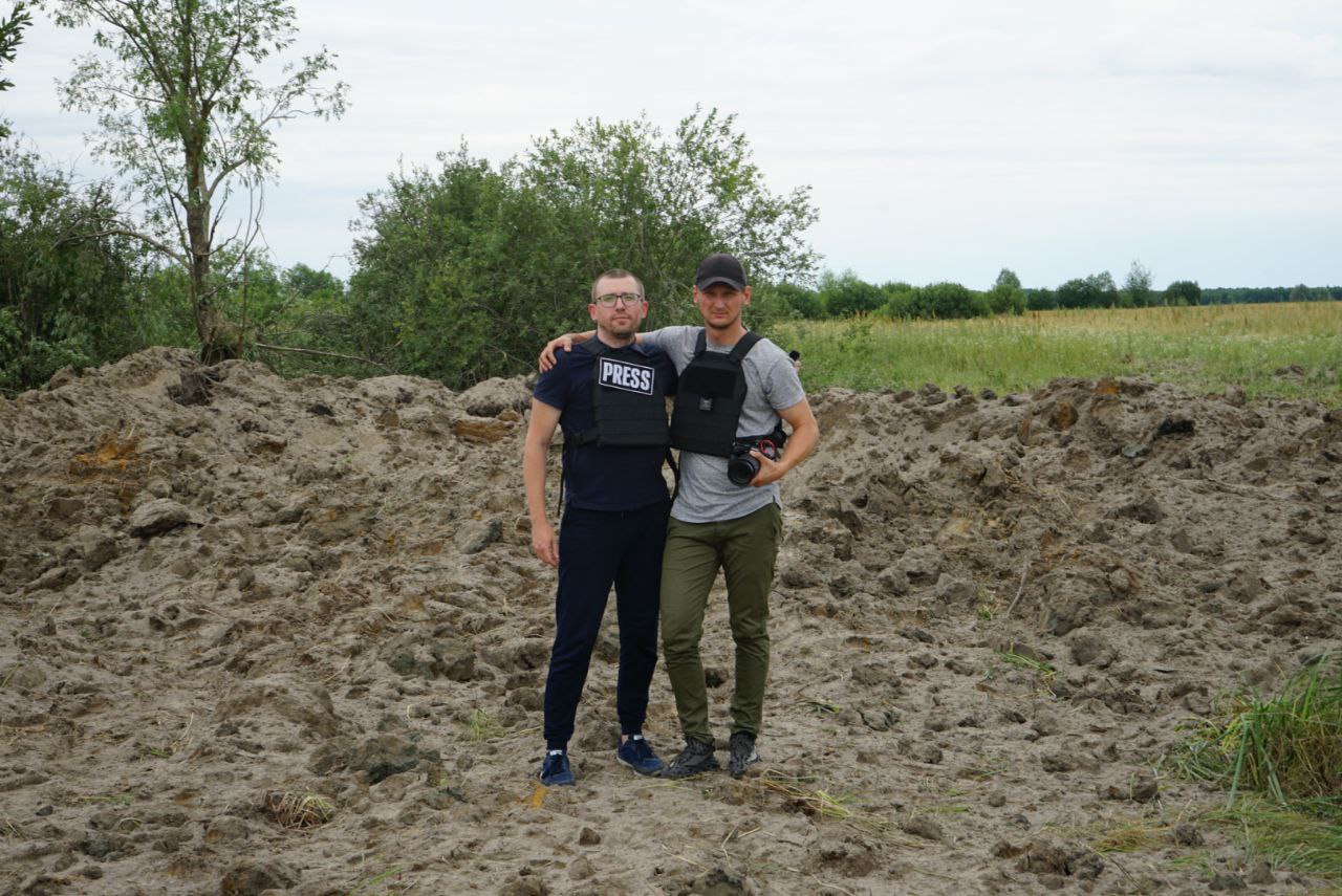 Назарій Томчук і Костянтин Кас’ян під час зйомок проєкту (Фото: Телеграм-канал «Війна. Житомирщина»