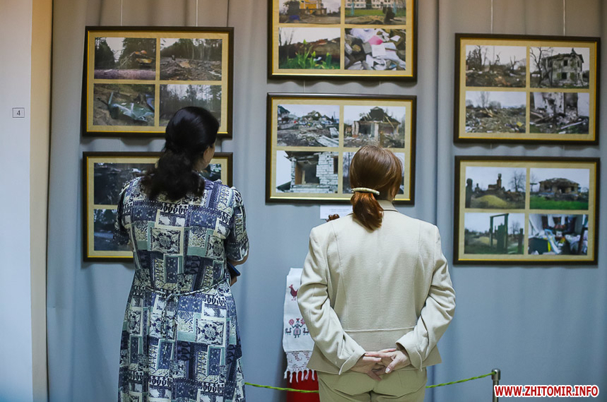 Фотовиставка «Мистецтво наша зброя» (Фото: zhitomir.info)